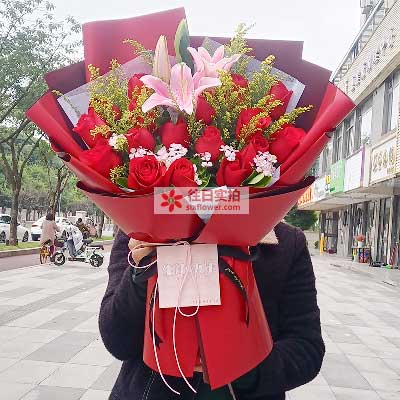 吉安19朵红玫瑰百合，与你幸福前行