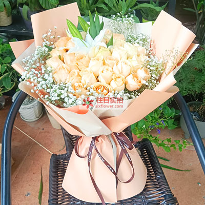 吉安33朵香槟玫瑰百合，心里永远是你
